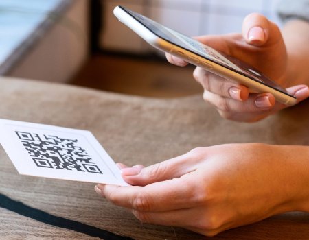 Cómo adaptar tu material impreso al auge del marketing phygital